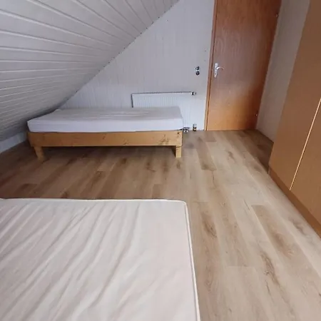 Dachwohnung Mit 3 Schlafzimmer Lägenhet *